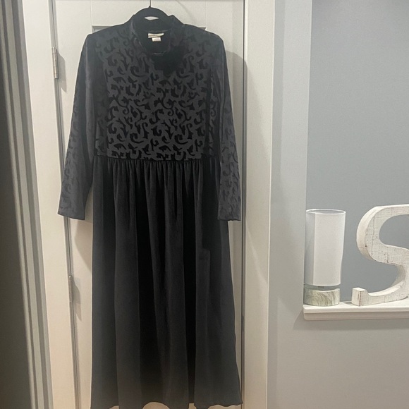 Coldwater Creek Black Textured Modest Dress Vintage size 10 velvet - Picture 1 of 13